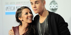 Мать Джастина Бибера требует внимания к проблеме абортов   