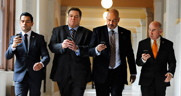 кадр с сериала «Alpha House»