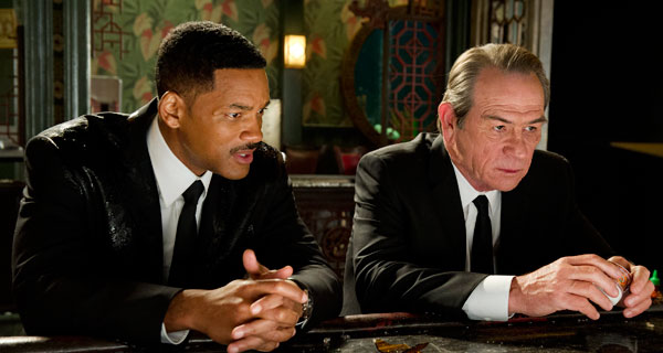 кадр с фильма "Люди в черном 3" 