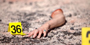 Первые трейлеры триллеров «Паранойя», «Улики» и «Погнали!»