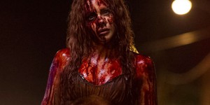 Дублированные трейлеры «Шрапнели» с Де Ниро и «Кэрри» с Хлоей Морец