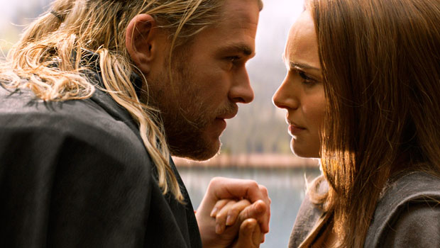 кадр с фильма «Тор 2: Царство тьмы»