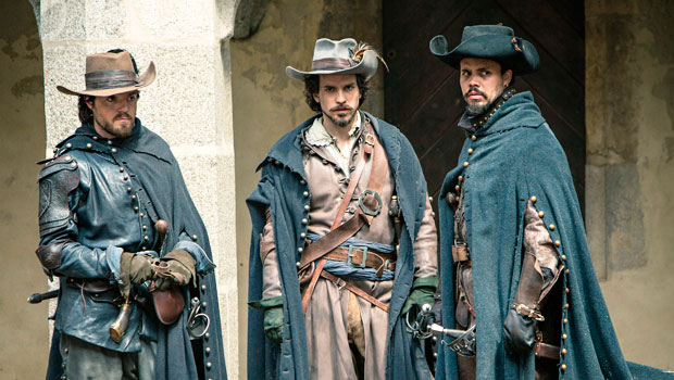 кадр с сериала «Мушкетеры»