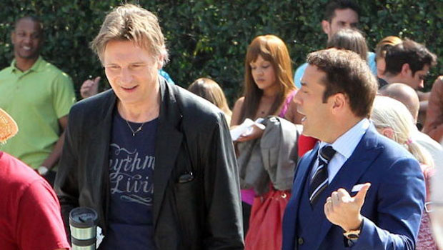 Лиам Нисон и Джереми Пивен на съемках фильма по "Красавцам"