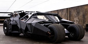 Бэтмобиль из «Темного рыцаря» продают за миллион долларов