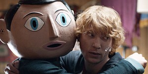 Бумажная голова Майкла Фассбендера в первом ролике к фильму «Фрэнк»