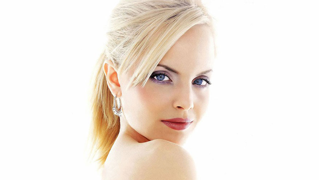 актриса Мена Сувари