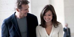 Лиам Нисон охмуряет Оливию Уайлд в трейлере «Третьей персоны»