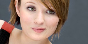 Эмили Браунинг сойдется с близнецами Тома Харди