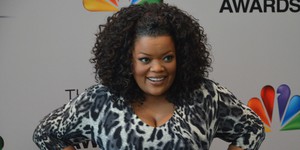 Иветт Николь Браун из «Сообщества» отправится на «Скамью подсудимых»