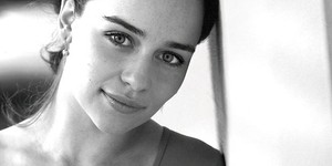 Эмилия Кларк сыграет в триллере «Голос из камня»