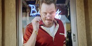 Звезды сериала «Во все тяжкие» снялись в пародийном видео Звезды сериала «Во все тяжкие» снялись в пародийном видео