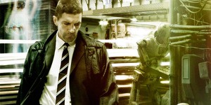 Бандерас против роботов в первом трейлере «Страховщика»