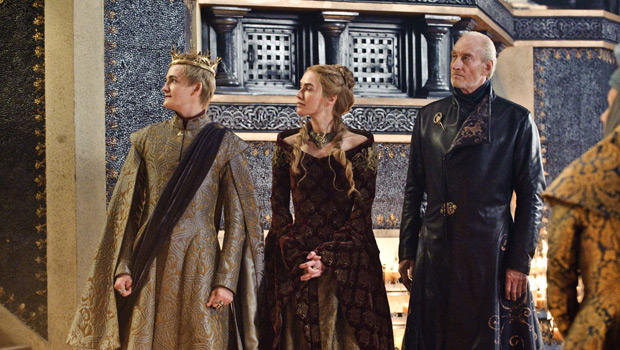 Чарльз Дэнс (крайний справа) и Лена Хиди (в центре) в "Игре престолов"