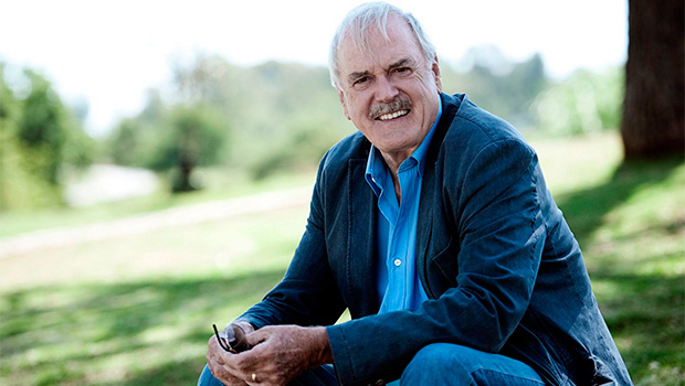 Джон Клиз - человек, который знает толк в правильных котиках