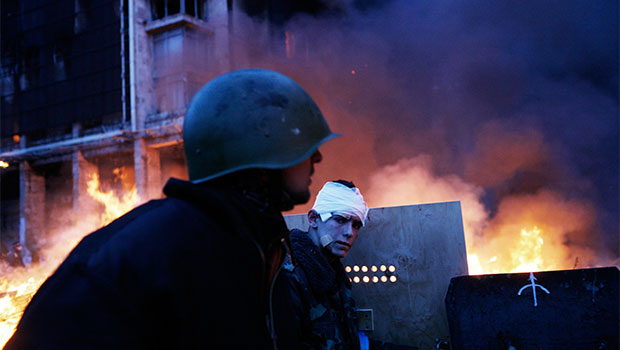фото Юлии Сердюковой для официального постера фильма "Все пылает"