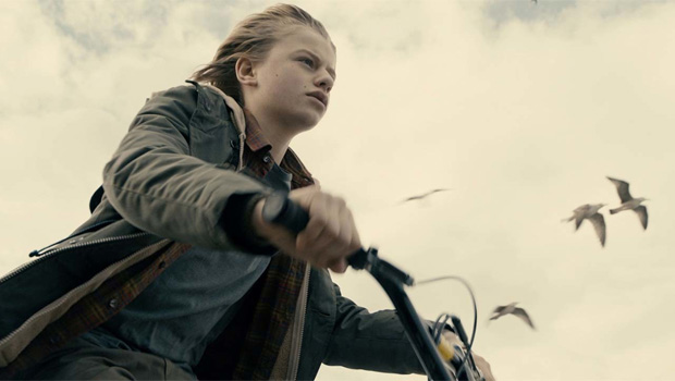 кадр из фильма «Невидимый мальчик»