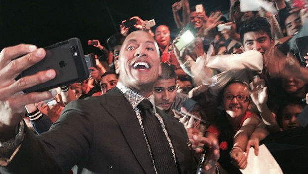 Одно из тех самых рекордных селфи Дуэйна Джонсона