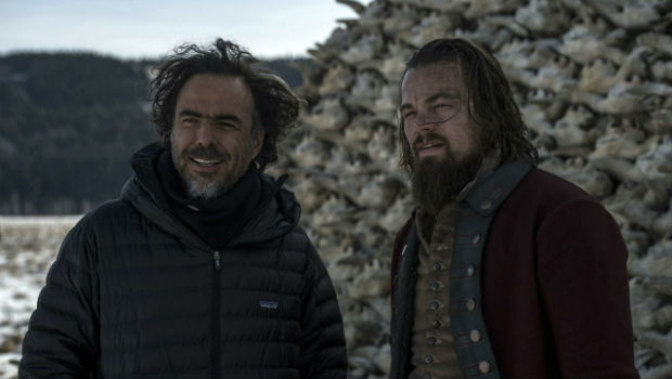 режиссер Алехандро Гонсалес Иньярриту и Леонардо ДиКаприо на съемках "Выжившего"