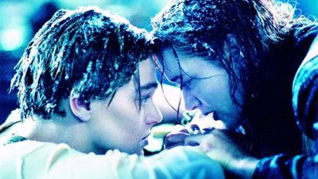 та самая противоречивая сцена из "Титаника"