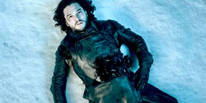 Удаленная сцена из «Игры престолов» проясняет смерть Сноу Удаленная сцена из «Игры престолов» проясняет смерть Сноу