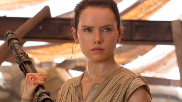 Дейзи Ридли в образе Рей