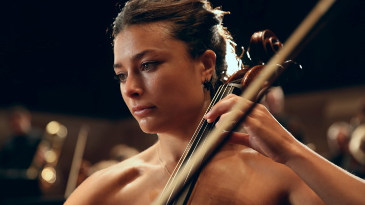 кадр из фильма "Держись"