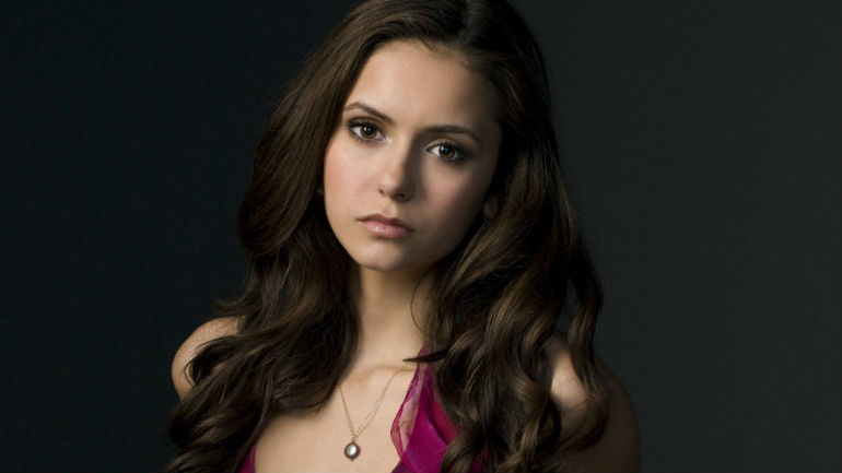 Нина Добрев