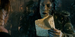 В новом трейлере «Пиратов Карибского моря» наконец-то появляется Джек Воробей