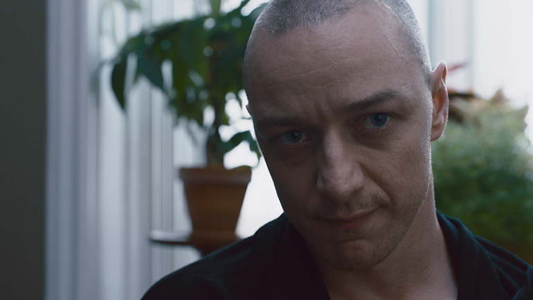 кадр из фильма "Сплит"