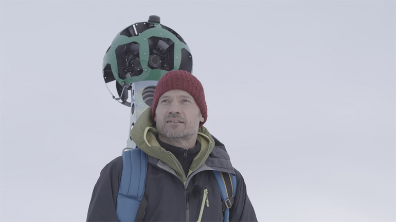 Николай Костер-Вальдау с камерой для Google Street View