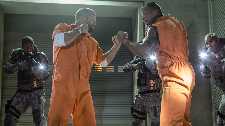 Джейсон Стэйтем и Дуэйн Джонсон в "Форсаже 8"