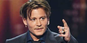 Джонни Деппа хотят направить к психиатру из-за мотовства Джонни Деппа хотят направить к психиатру из-за мотовства