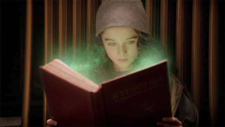 кадр из фильма «Молли Мун и волшебная книга гипноза», победителя ЧКФ 2017