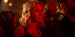 Вышел интригующий трейлер сериала «Цыганка» с Наоми Уоттс Вышел интригующий трейлер сериала «Цыганка» с Наоми Уоттс