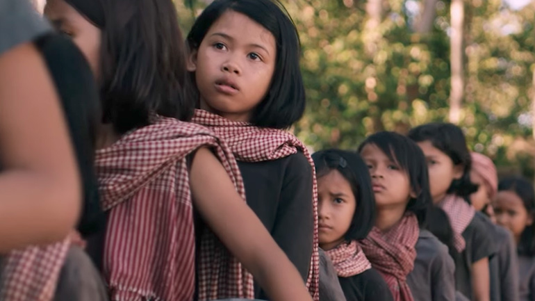 кадр из фильма «Сначала они убили моего отца»