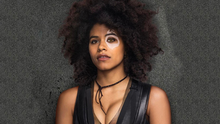 актриса Зази Битц в образе Домино