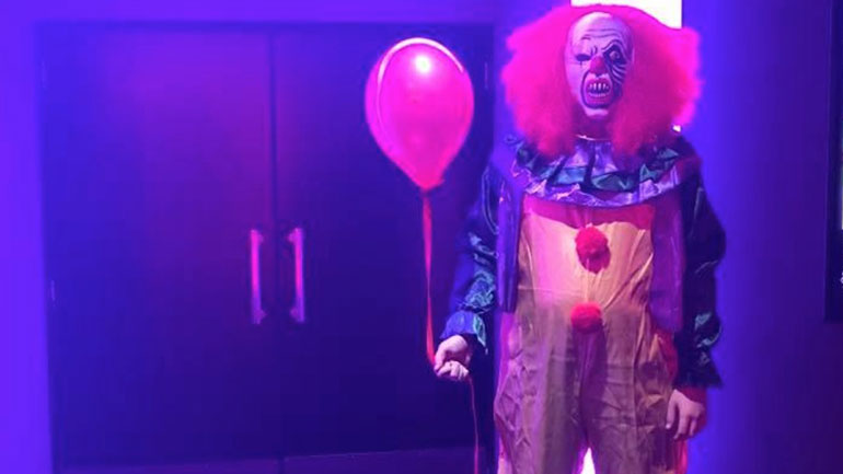 клоун в одном из кинотеатров Cineworld