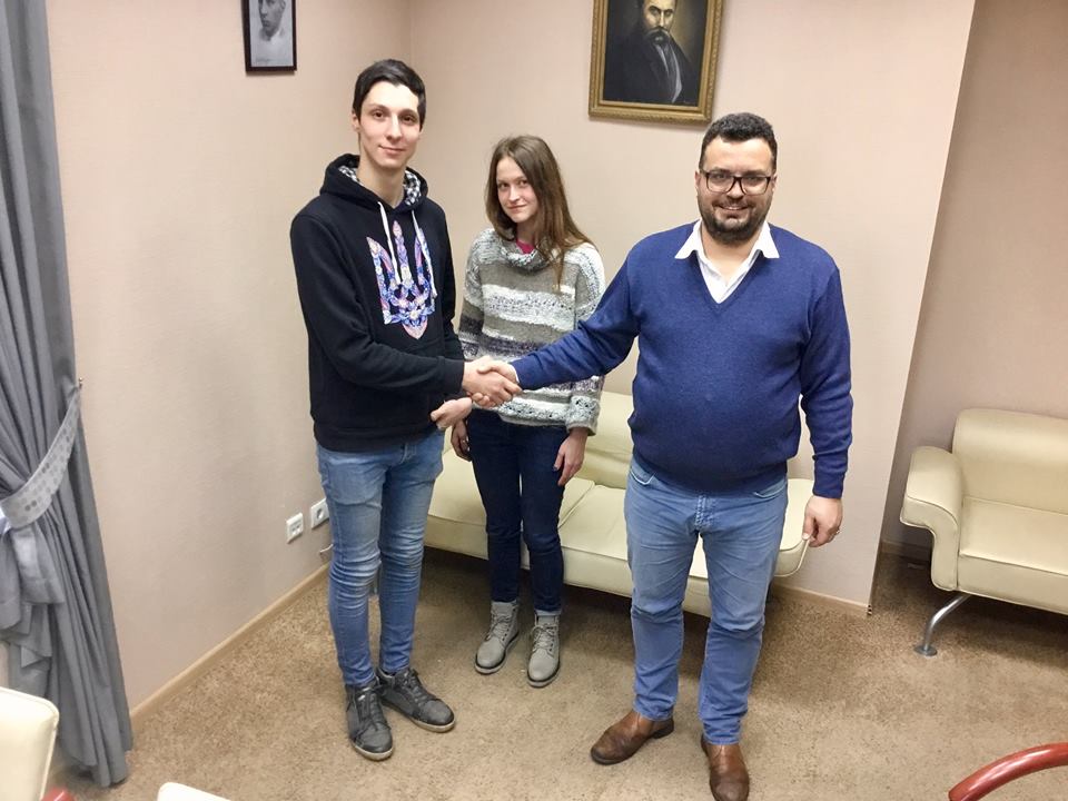 глава Госкино Филипп Ильенко (справа) с авторами фильма "Андрей Сулейман"