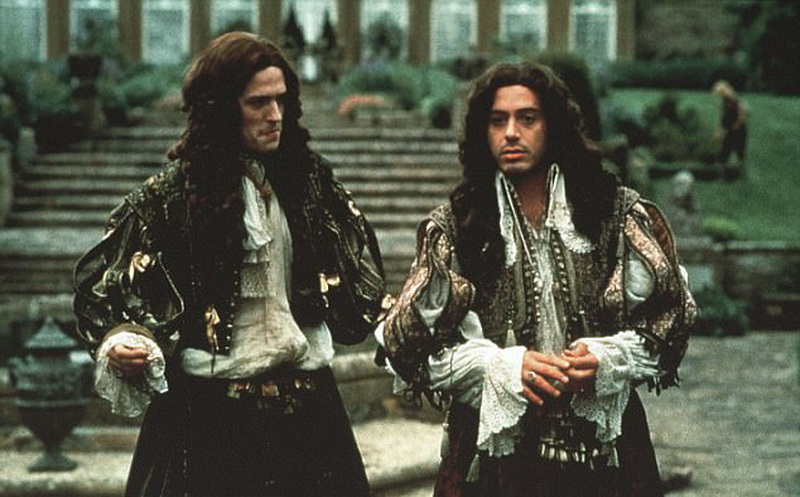 Хью Грант и Роберт Дауни в фильме "Королевская милость"