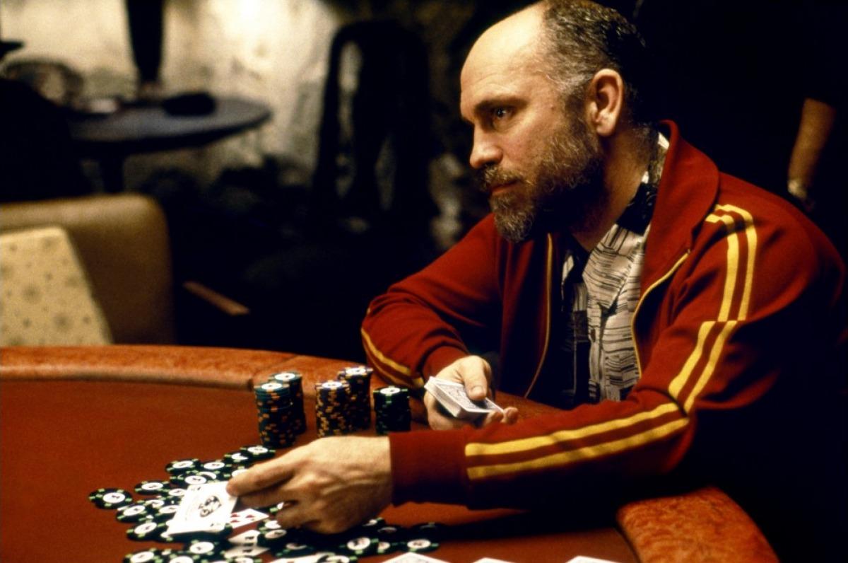 Джон Малкович в образе Тедди КГБ в фильме "Шулера"