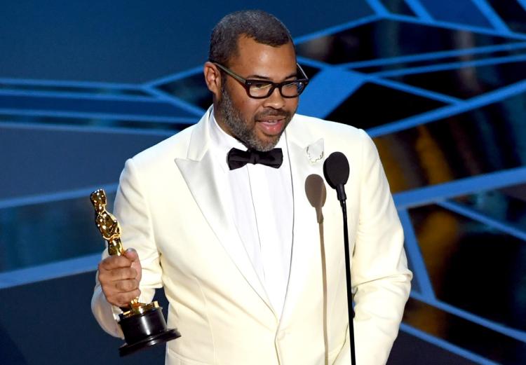 Джордан Пил с наградой за лучший оригинальный сценарий фильму "Ловушка"