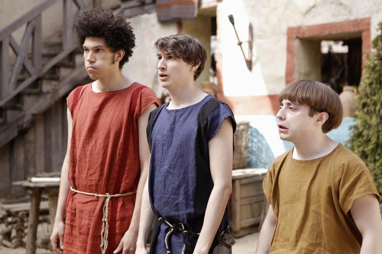 Кадр из сериала "Плебеи" 