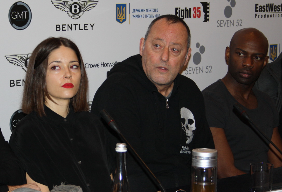 Актеры Сара Линд, Жан Рено и Дэвид Гяси на пресс-конференции в Киеве 