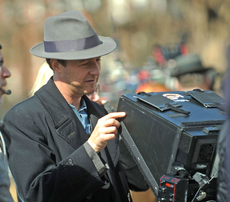 Эдвард Нортон на съемках фильма "Motherless Brooklyn"