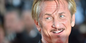 Критики и соцсети высмеяли дебютный роман Шона Пенна