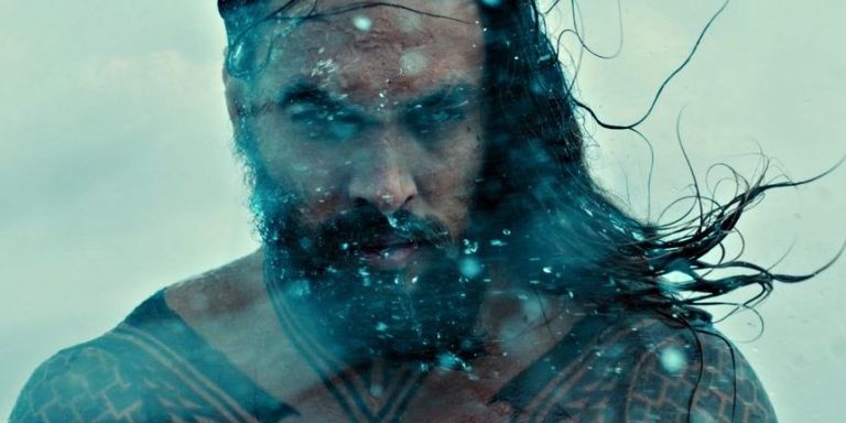 Джейсон Момоа в образе Аквамена 