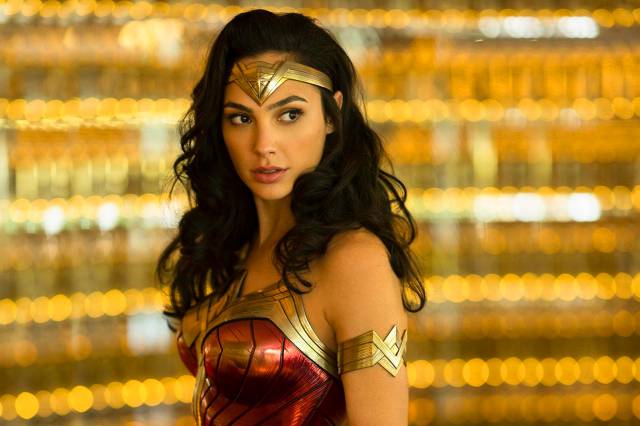 Галь Гадот в образе Чудо-женщины 