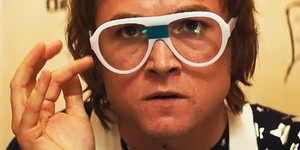 Элтон Джон выступил против цензуры, которой подвергся «Рокетмен» в России