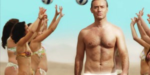 Голый Джуд Лоу во втором сезоне сериала «Молодой Папа»